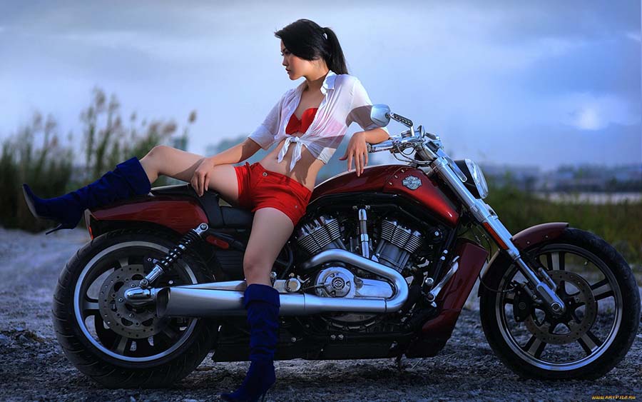 Beautiful girls and motorcycles in Jamnagar