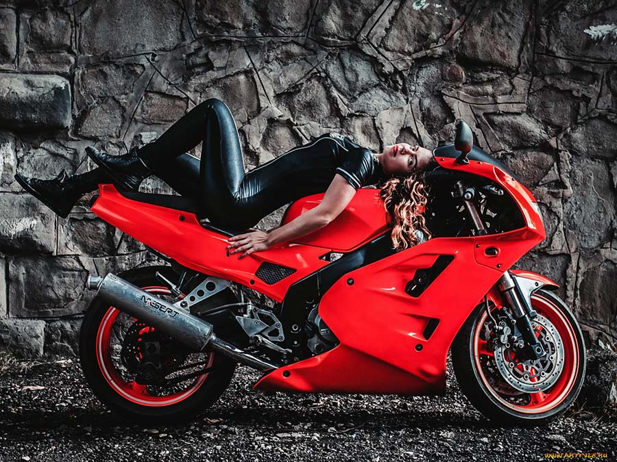 Beautiful girl Beautiful girls and motorcycles in Jamnagar