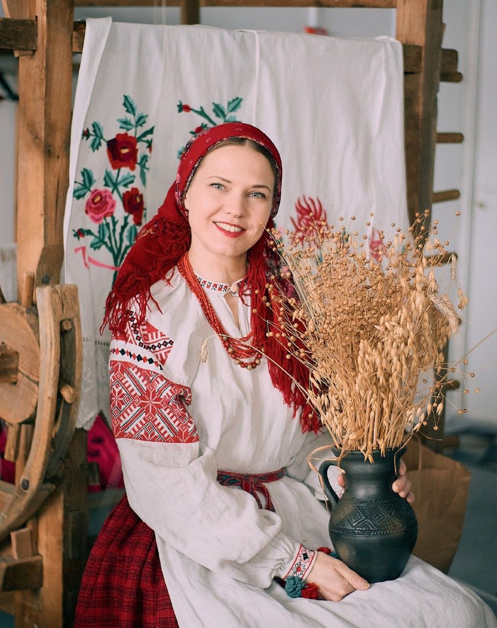 Women in Slavic costumes in Jamnagar