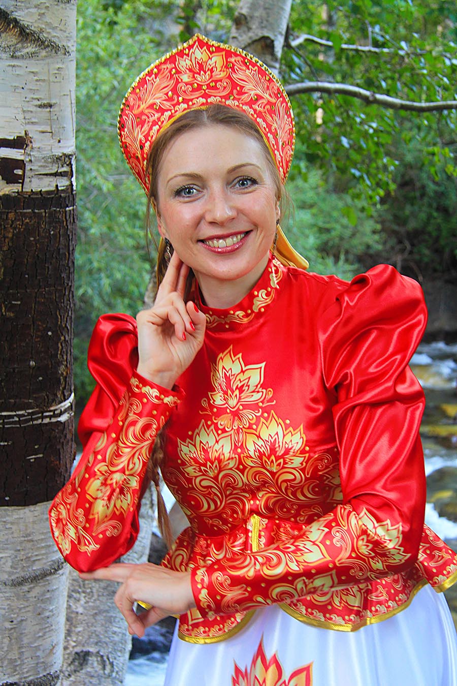 Women in Slavic costumes in Jamnagar