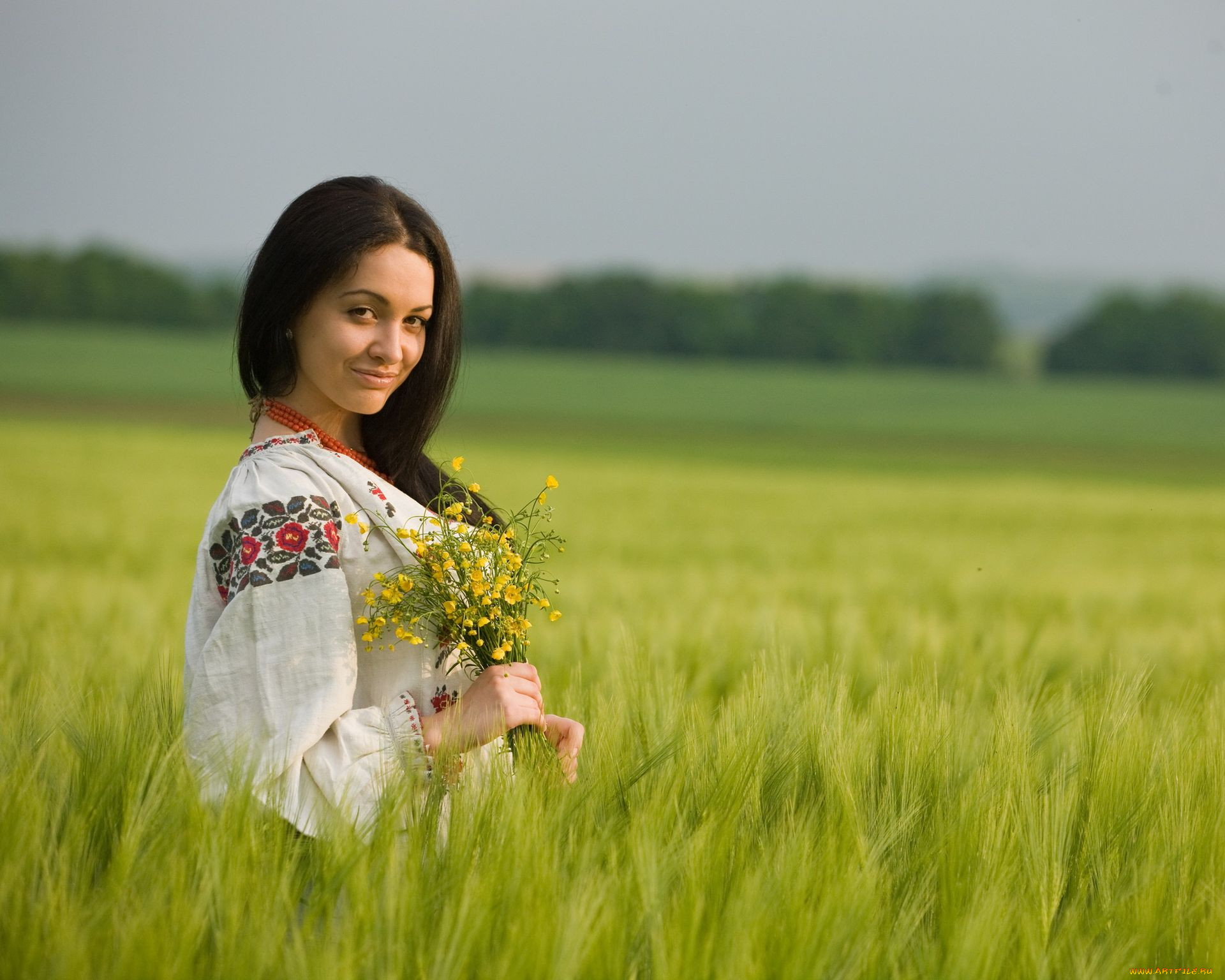 Women in Slavic costumes in Jamnagar
