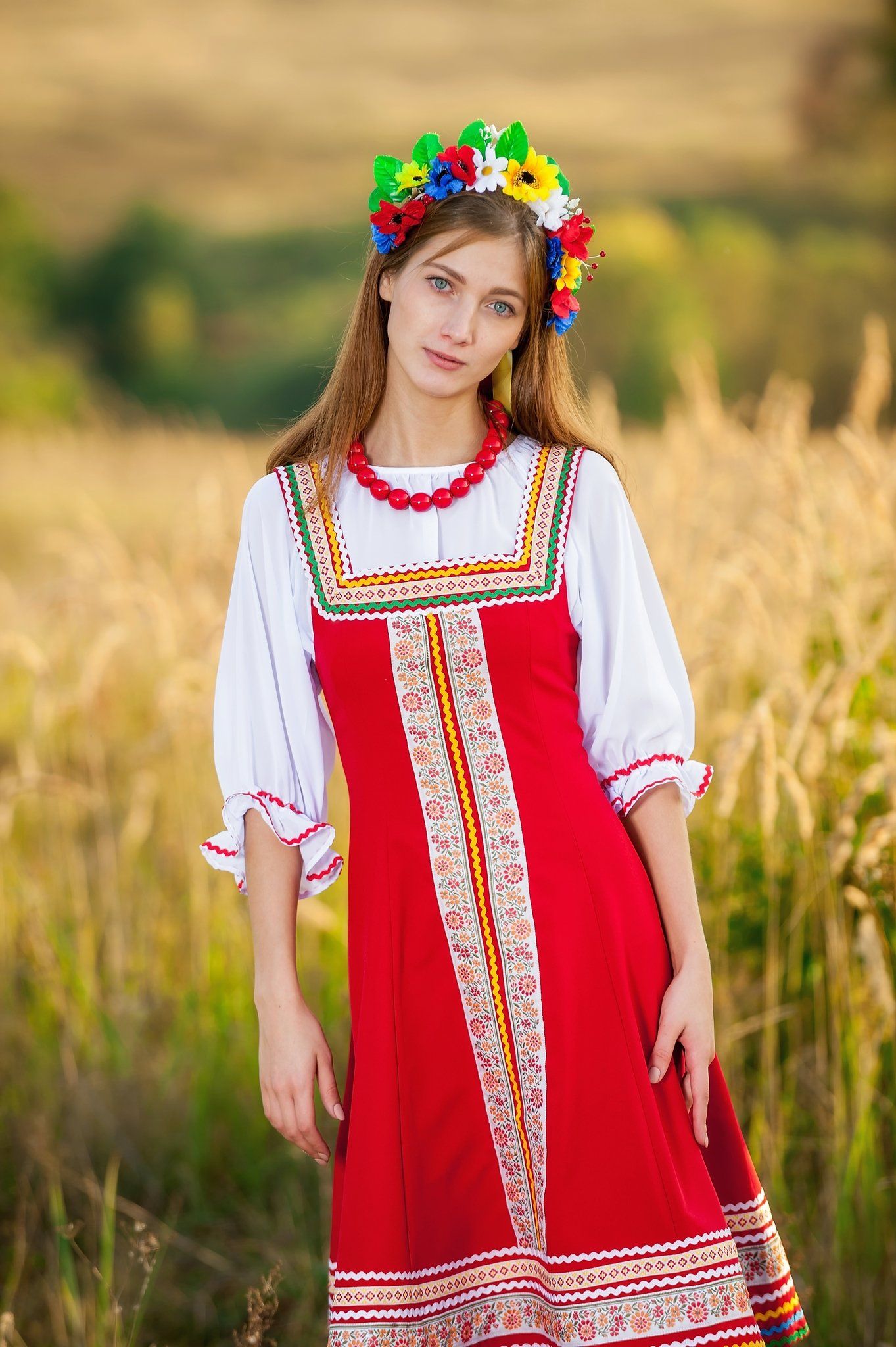 Women in Slavic costumes in Jamnagar