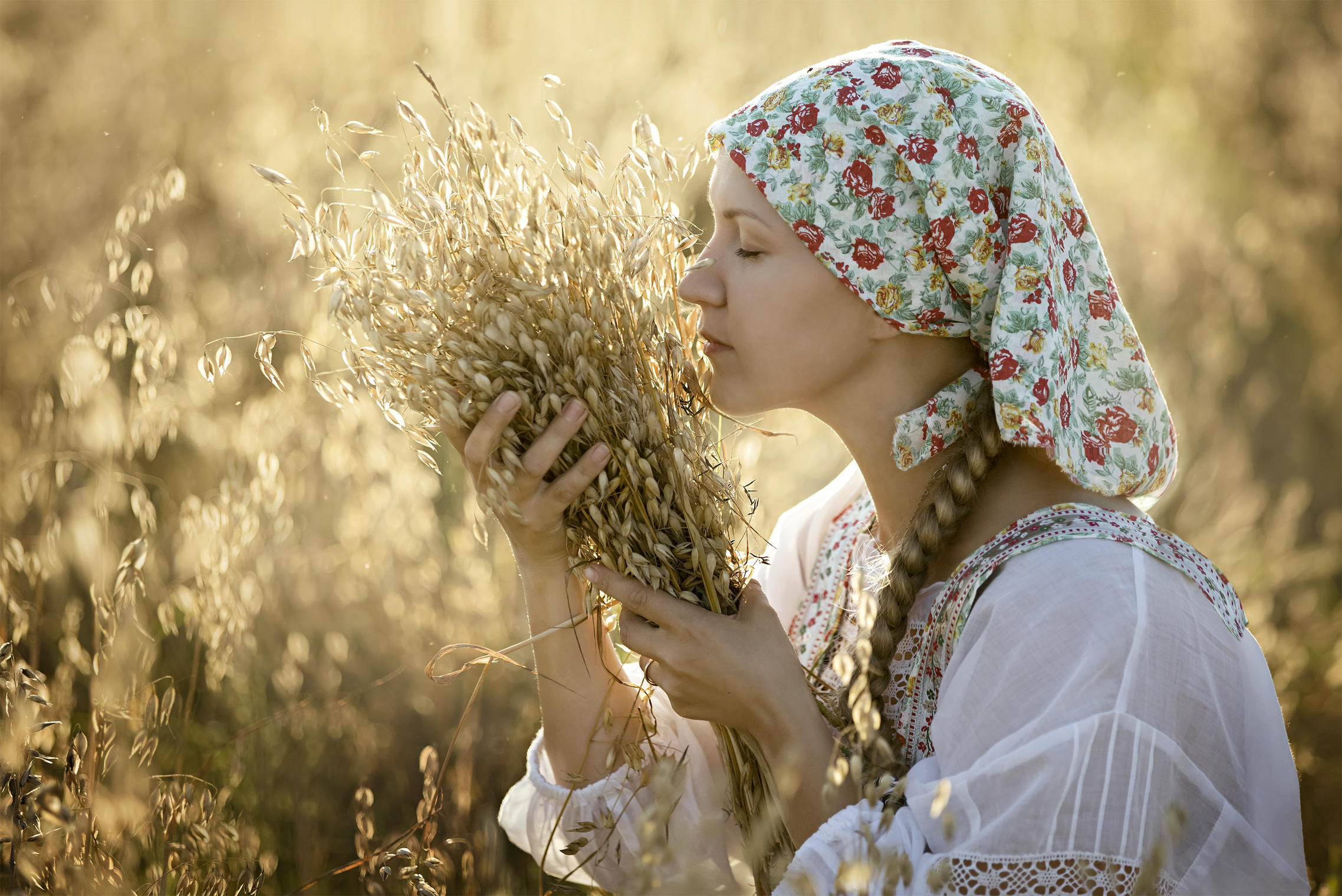 Photo Women in Slavic costumes in Jamnagar