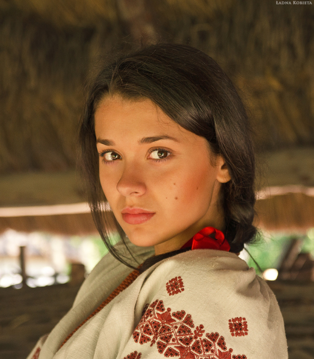 Girls in Slavic costumes in Jamnagar