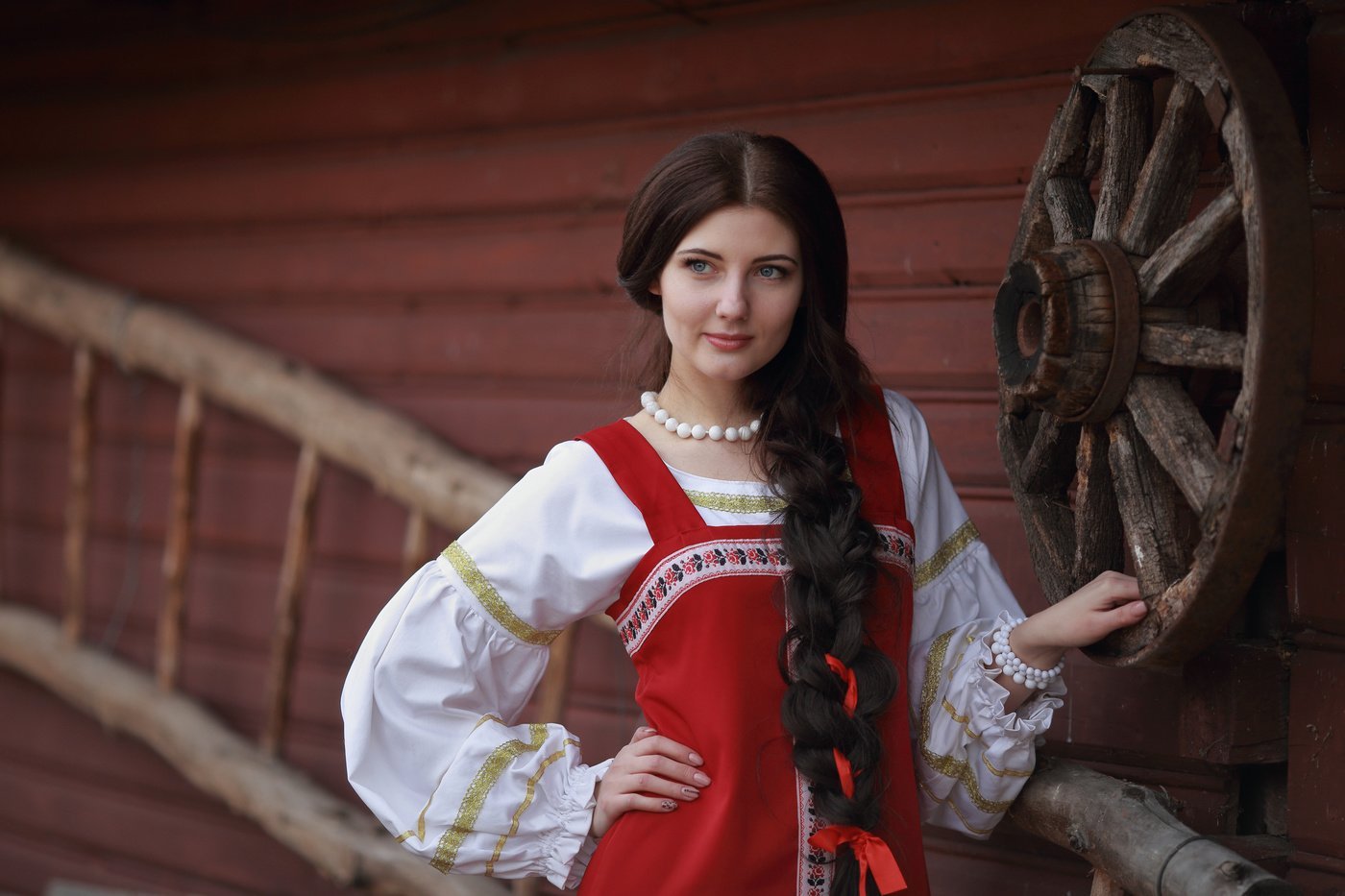 Girls in Slavic costumes in Jamnagar
