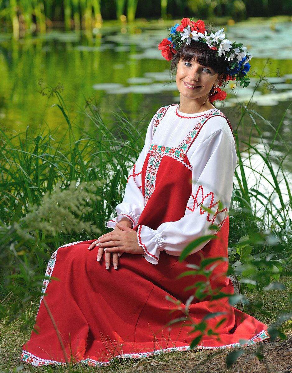 Beautiful girl Girls in Slavic costumes in Jamnagar