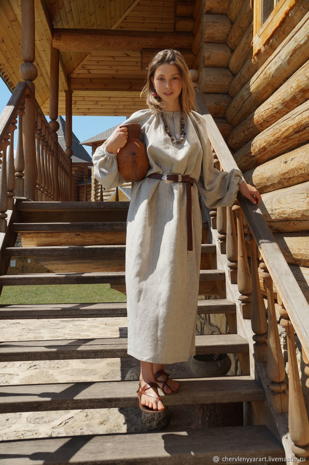 Girls in Slavic costumes in Jamnagar