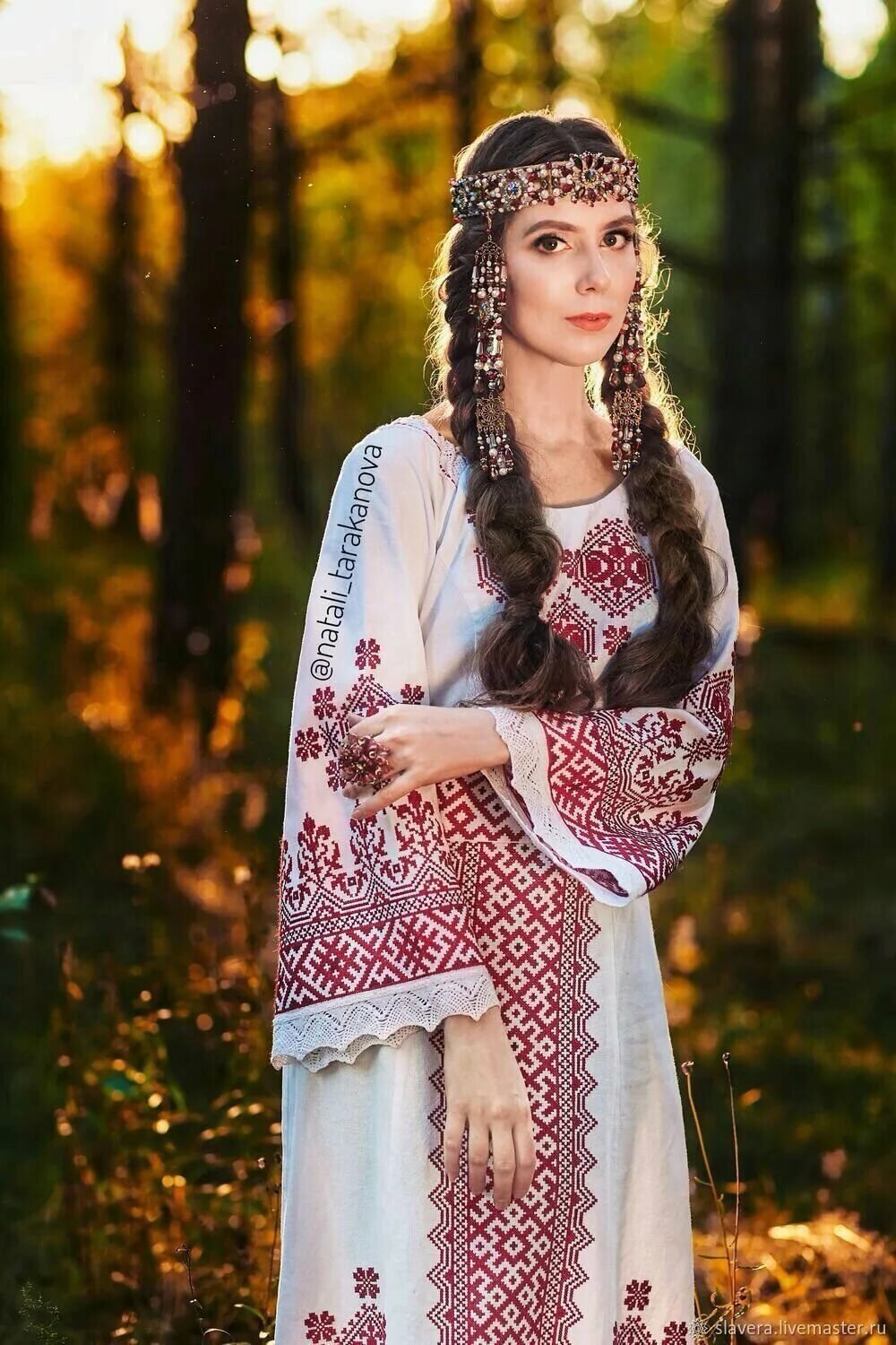 Girls in Slavic costumes in Jamnagar